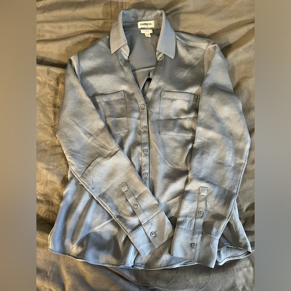 Express button up blouse small